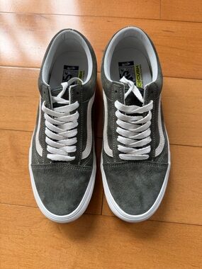 Vans Old Skool Suede Sneakers in Olive and White